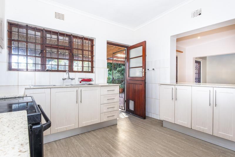 To Let 4 Bedroom Property for Rent in Bergvliet Western Cape